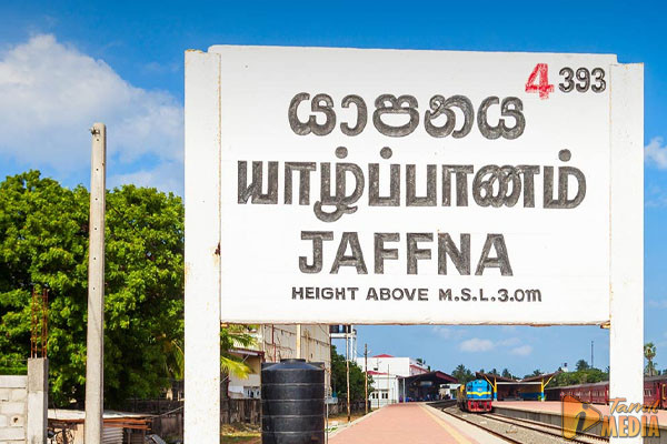 யாழில் அரைகுறையான நிலையில் 3 மாணவர்கள் பொதுமக்களால் மடக்கி பிடிப்பு