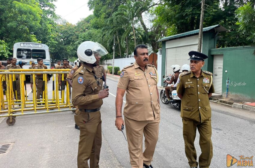 மைத்திரியின் வீட்டிற்கு முன்னால் குவிக்கப்பட்ட பொலிஸார்