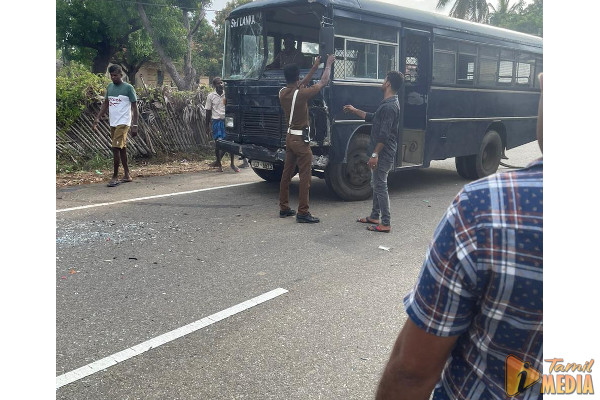 யாழில். கைதிகளை சிறைச்சாலைக்கு அழைத்து சென்ற பேருந்து விபத்து