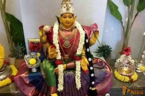 வரங்களை அள்ளித் தரும் வரலட்சுமி விரத்தின் வழிபாட்டு முறை