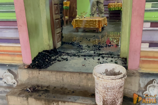 வவுனியா நாகபூசனி அம்மன் கோவிலில் நடந்த அசம்பாவிதம் ; மாயமான அம்மன் நகைகள்