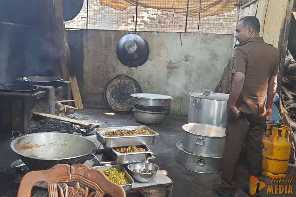 சுகாதார சீர்கேடுகளுடன் இயங்கி வந்த இரண்டு வெதுப்பகங்களுக்கு சீல்