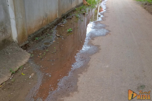 யாழ். தனியார் வைத்தியசாலையிலிருந்து வெளியேரும் கழிவு நீர் ; மக்கள் கடும் விசனம்