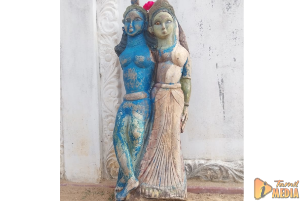 யாழ் கடற்கரை பகுதியில் கண்ணன் ராதை சிலை; மக்கள் வியப்பு