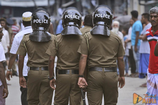 மாணவனின் பணப்பையை கொள்ளையிட்ட நபர் மீது கற்களால் தாக்கி படுகொலை