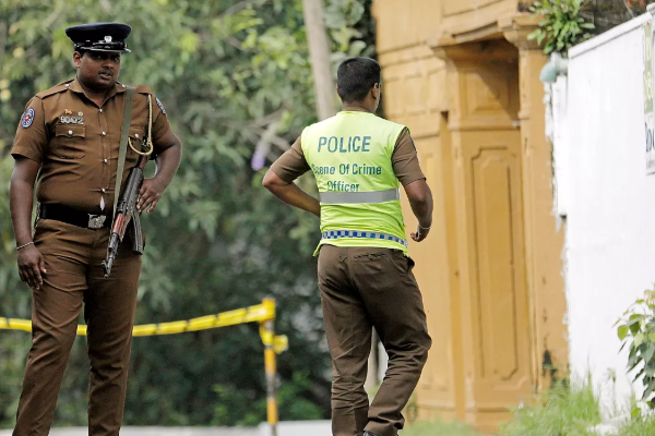 தந்தைக்கும் மகனுக்குமிடையே வாக்குவாதம்; தீ வைத்து எரிக்கப்பட்ட முச்சக்கரவண்டி