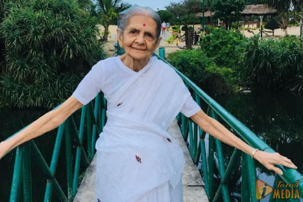 மகாத்மா காந்தியின் கொள்ளு பேத்தி காலமானார்